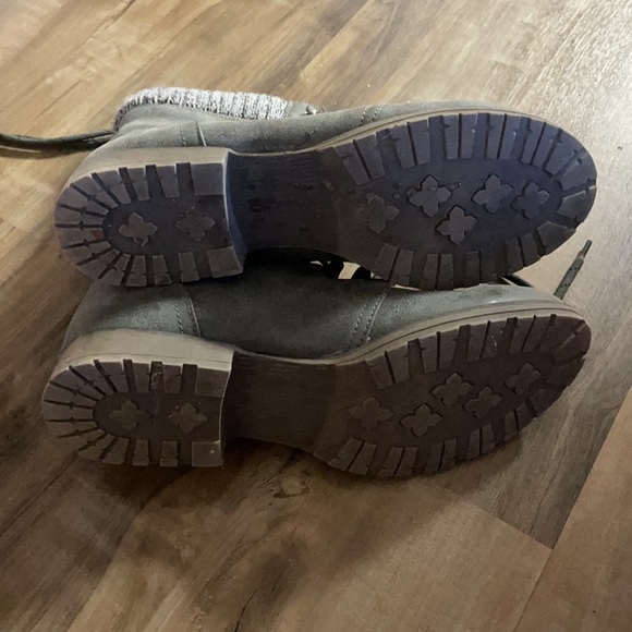 Boots - Picture 4 of 4